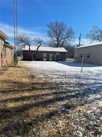 204 S 3rd St, Deepwater, MO 64740