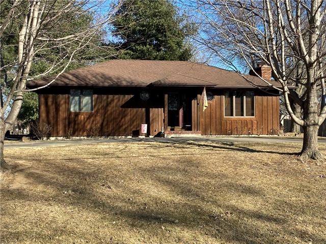1001 S 39th St, St Joseph, MO 64507