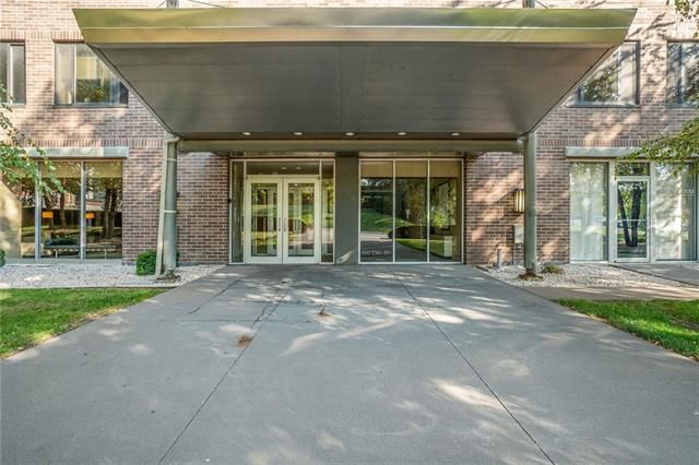 600 E 8th St #8K, Kansas City, MO 64106