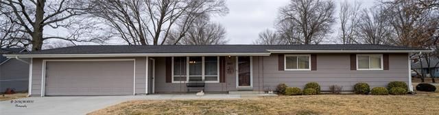 907 W 11th St, Ottawa, KS 66067
