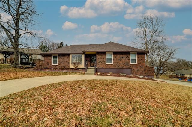 1512 E 99th St, Kansas City, MO 64131