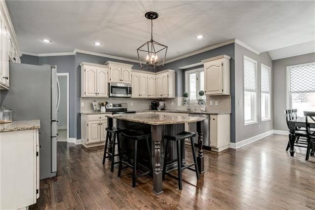 14208 Bradshaw St, Overland Park, KS 66221