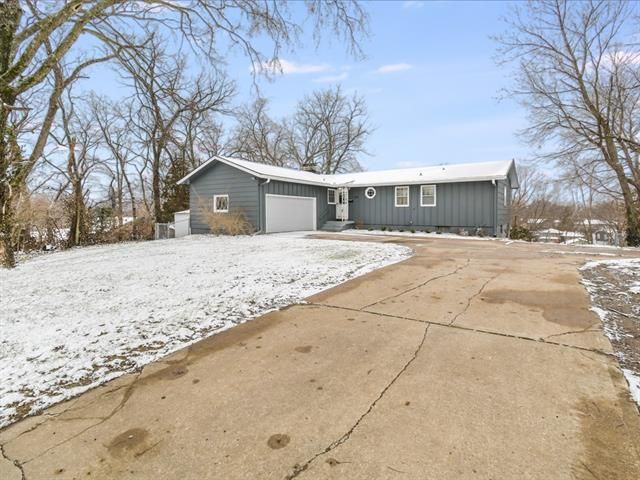 7222 Wallace Ave, Kansas City, MO 64133