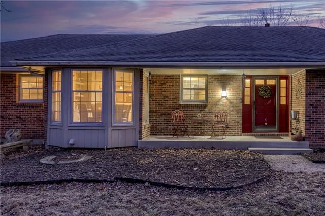 704 E 97th St, Kansas City, MO 64131