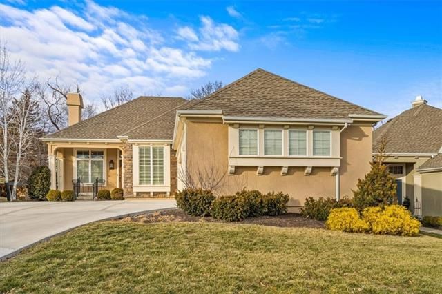 10217 Ash St, Overland Park, KS 66207
