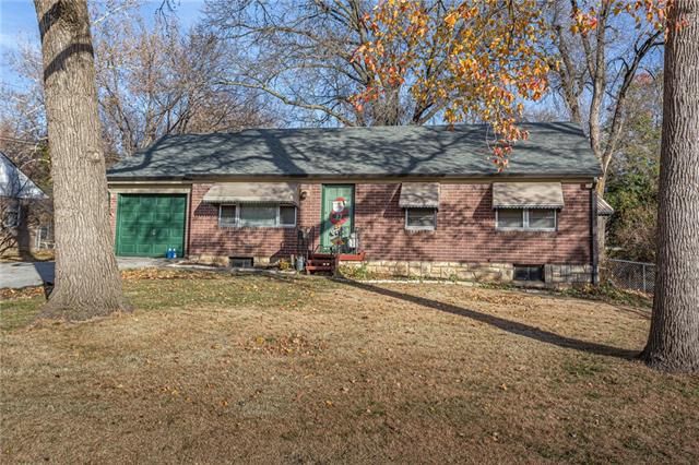 6139 Roger Rd, Shawnee, KS 66203