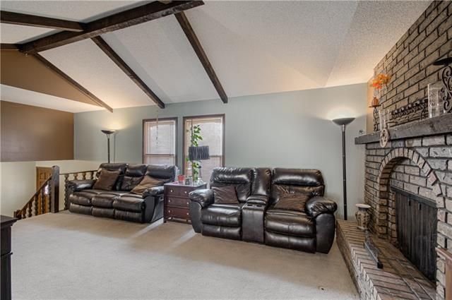 2721 S Cogan Dr, Independence, MO 64055