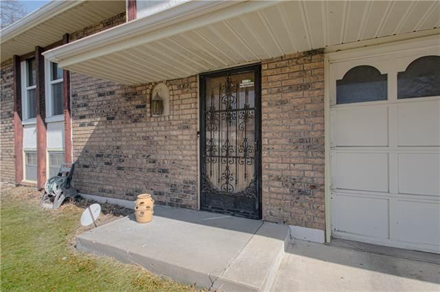 2721 S Cogan Dr, Independence, MO 64055