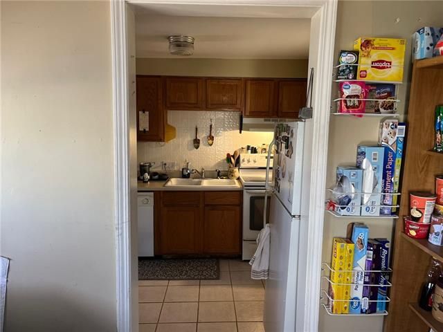 7645 Marty St, Overland Park, KS 66204