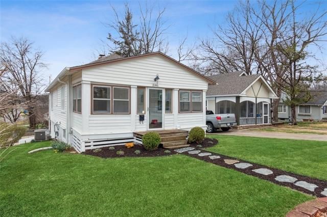 8146 Main St, Kansas City, MO 64114