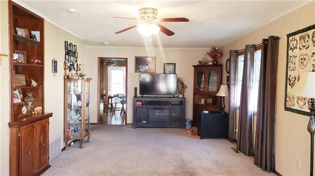 404 W Forest St, Girard, KS 66743
