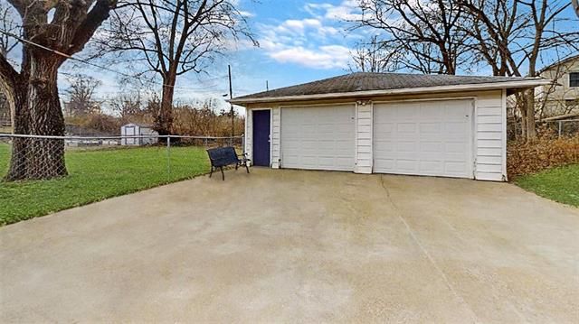 8924 N Cherry St, Kansas City, MO 64155