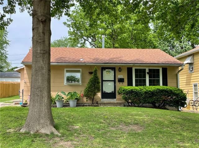 1702 N Pearl St, Independence, MO 64050