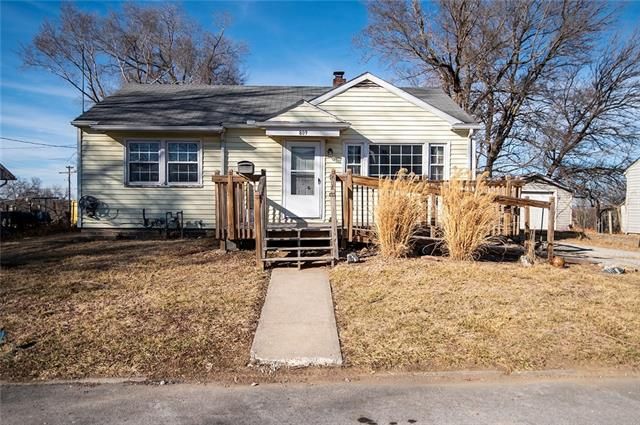 809 Saint Joseph Ave, Atchison, KS 66002