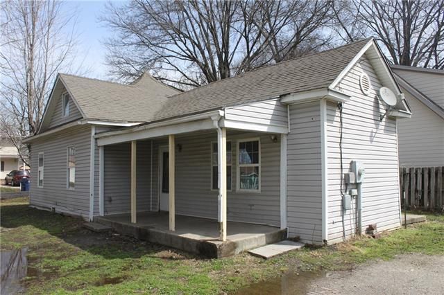706 E 8th St, Pittsburg, KS 66762