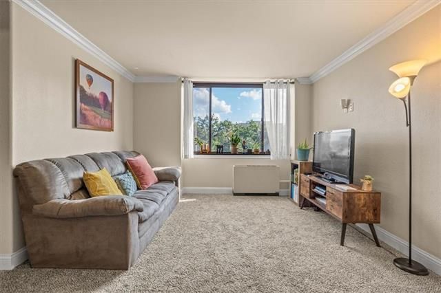 700 E 8th St #5T, Kansas City, MO 64106