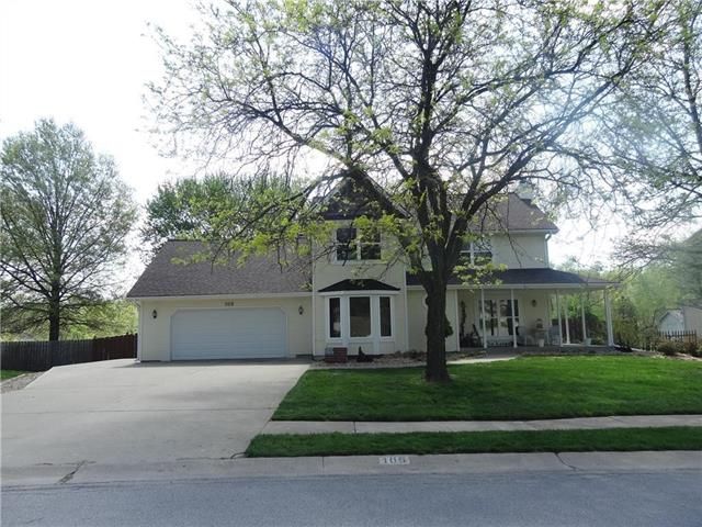 109 Willow Dr, Lansing, KS 66043