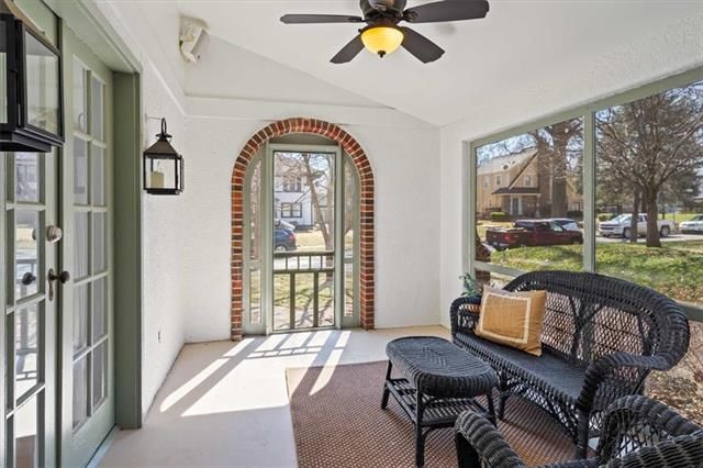 12 E 69th St, Kansas City, MO 64113