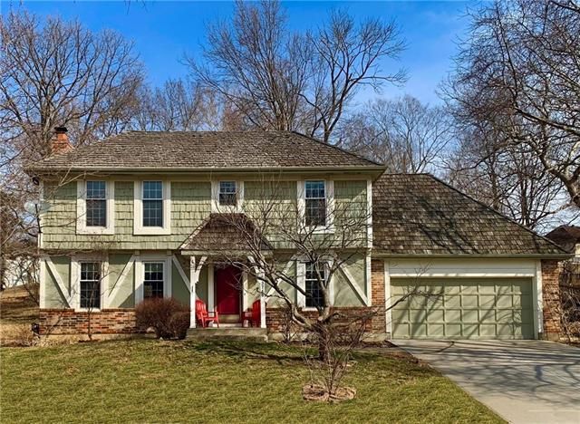 3745 NE Beechwood Dr, Lee's Summit, MO 64064