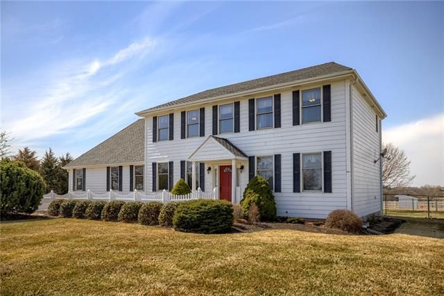 20590 Mission Rd, Stilwell, KS 66085
