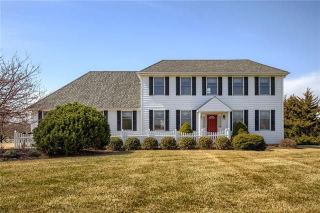 20590 Mission Rd, Stilwell, KS 66085
