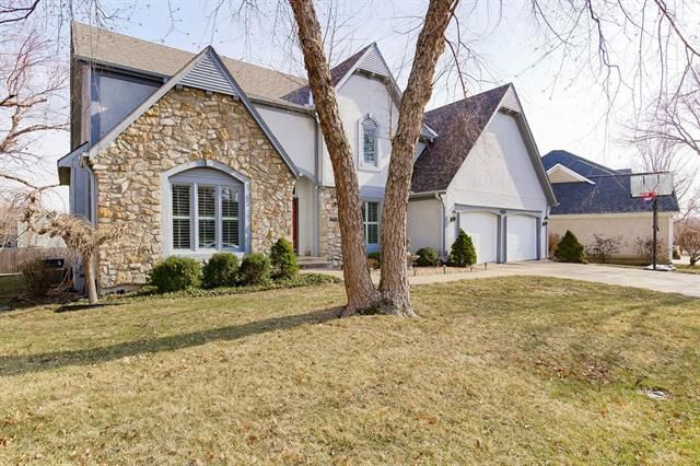 12117 Juniper St, Overland Park, KS 66209