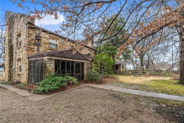 707 E 47th St, Kansas City, MO 64110