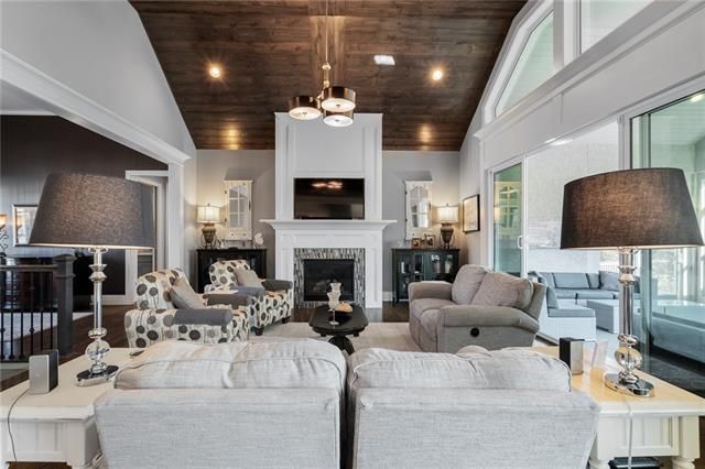 4105 NE Edmonson Cir, Lee's Summit, MO 64064