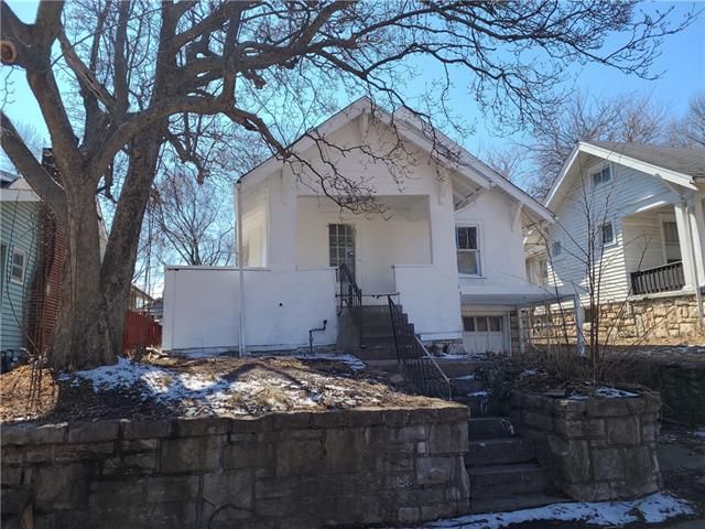 2039 E Gregory Blvd, Kansas City, MO 64132