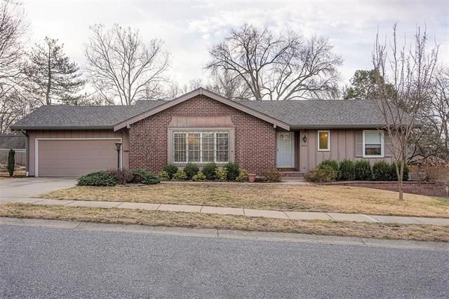 6919 W 101st St, Overland Park, KS 66212