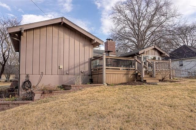 6919 W 101st St, Overland Park, KS 66212
