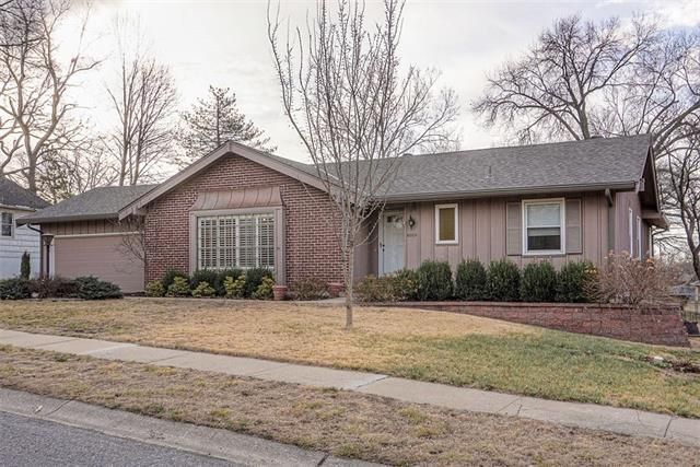 6919 W 101st St, Overland Park, KS 66212