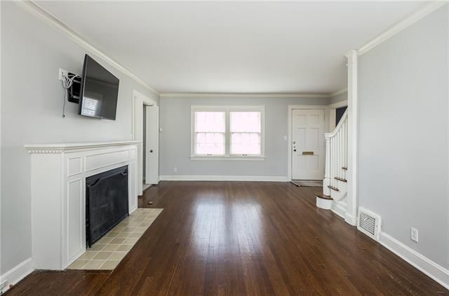 118 W 68 St, Kansas City, MO 64113