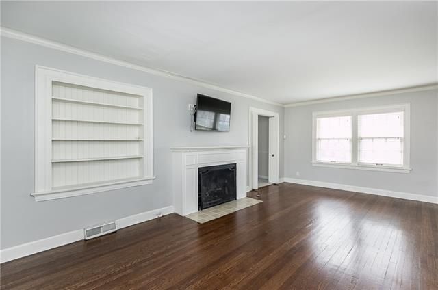 118 W 68 St, Kansas City, MO 64113