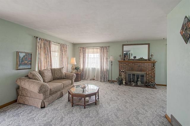 5830 Manchester Ave, Kansas City, MO 64129