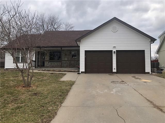 131 Hampton Ct, Lansing, KS 66043