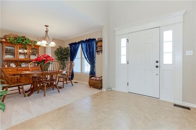 922 Wyndham Dr, Lansing, KS 66043