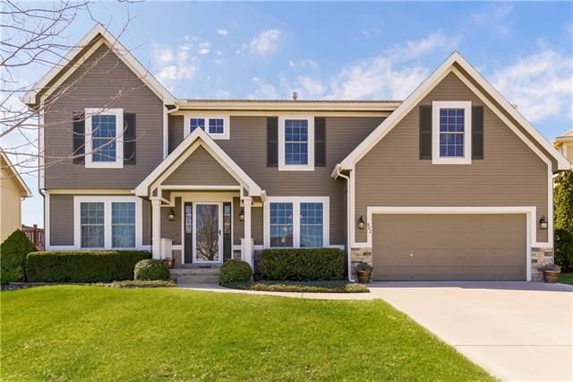 922 Wyndham Dr, Lansing, KS 66043