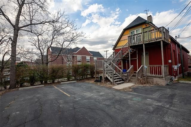 101 E 30th St, Kansas City, MO 64130