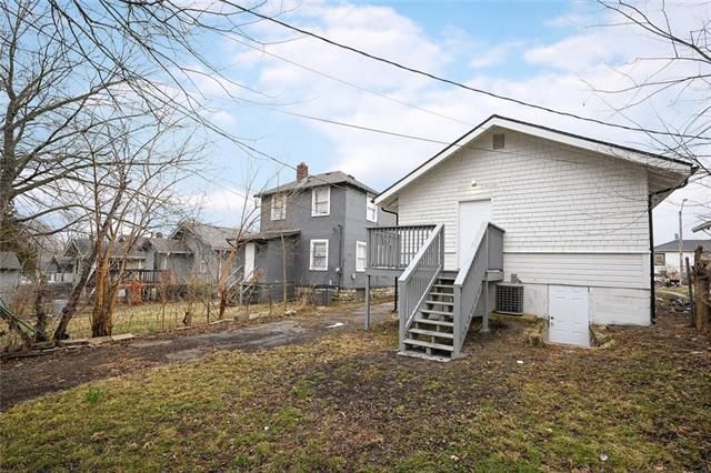 2206 E 58th St, Kansas City, MO 64130