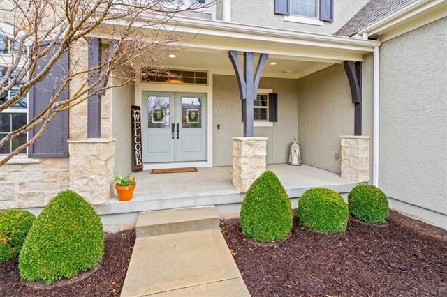 15413 Bond St, Overland Park, KS 66221