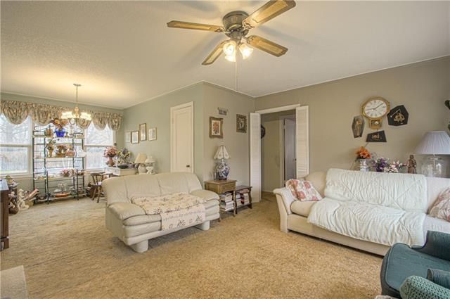 8603 Floyd St, Overland Park, KS 66212