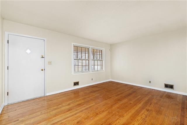 8103 E 89th Ter, Kansas City, MO 64138