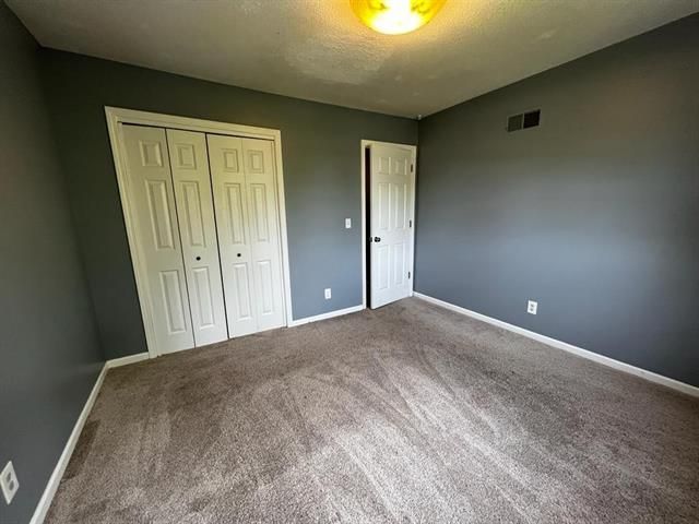 1620 E 151st Ter, Olathe, KS 66062