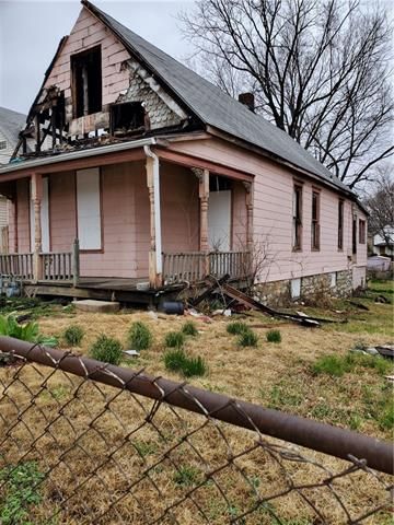 4814 E 9th St, Kansas City, MO 64124