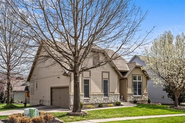 11401 Flint St, Overland Park, KS 66210