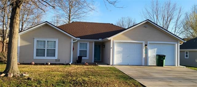 626 SW Sunset Dr, Grain Valley, MO 64029