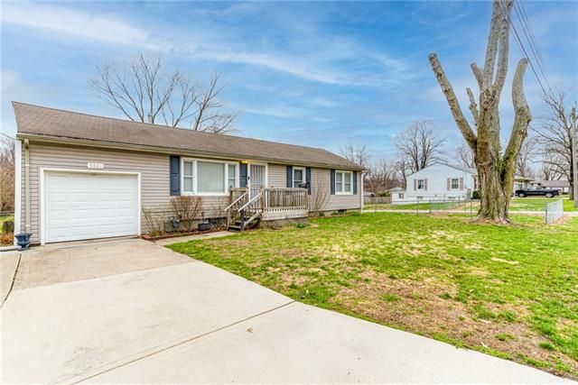 5801 Sterling Ave, Raytown, MO 64133