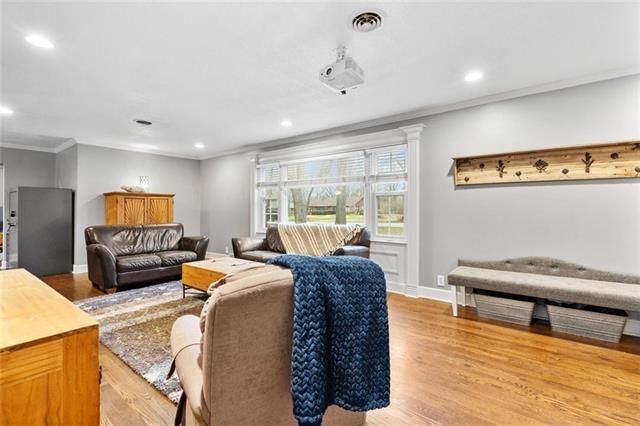 1200 E 108th Ter, Kansas City, MO 64131