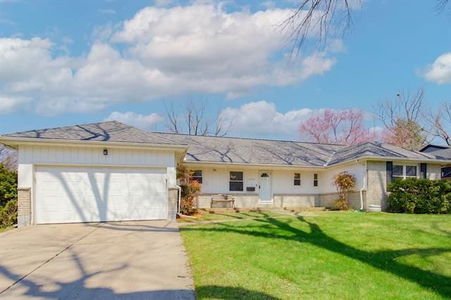 1008 W 85th Ter, Kansas City, MO 64114